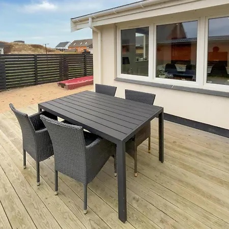 3 Bedroom Cozy In Prázdninový dům *