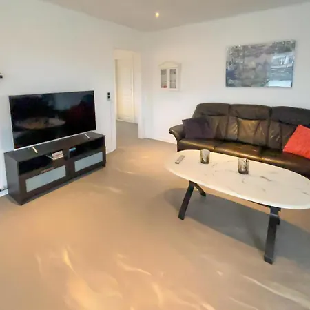 3 Bedroom Cozy In Prázdninový dům *